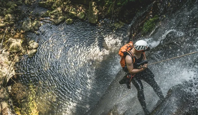 Daftar Destinasi Wisata Canyoneering Seru di Indonesia